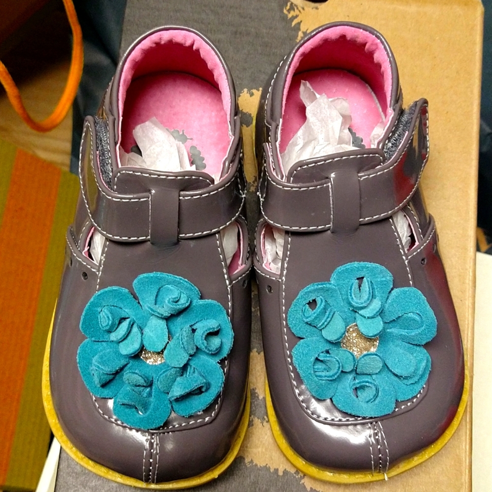 Livie & Luca blossom brand new size 8 gray boots